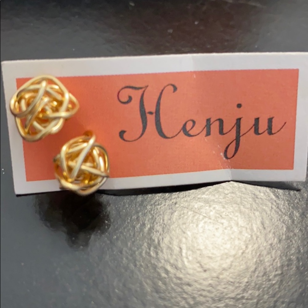 Gold filled stud earrings. Yarn ball style.